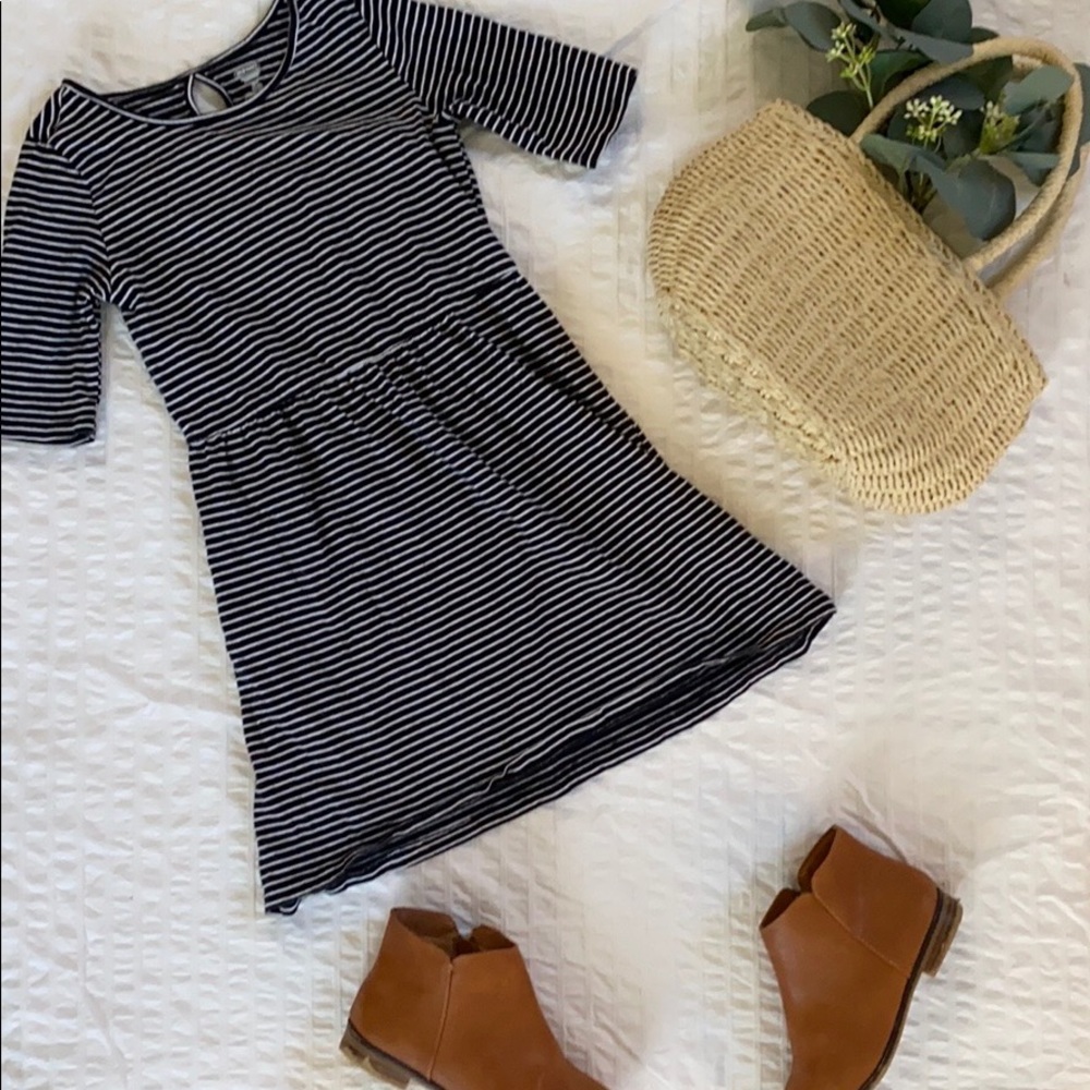 OLD NAVY GIRLS STRIPED DRESS SIZE 6